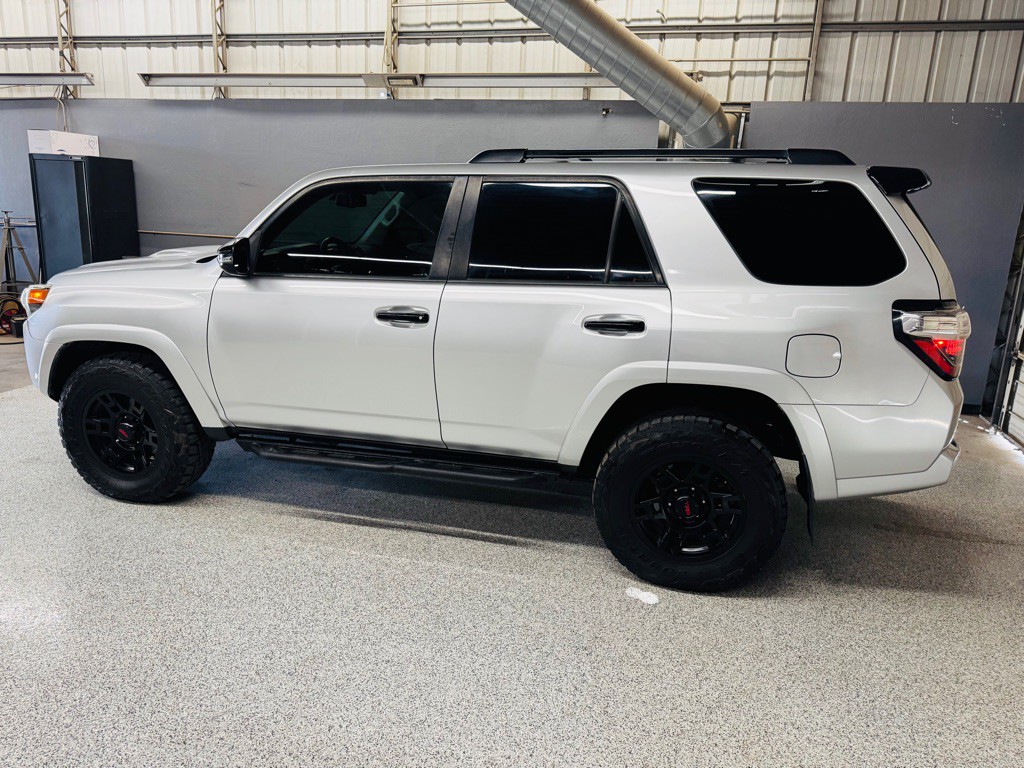 2020 Toyota 4Runner Image 3