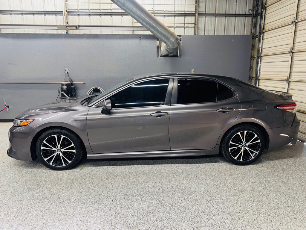 2018 Toyota Camry Image 2