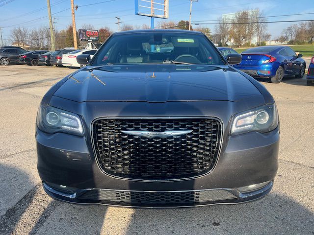 2016 Chrysler 300 Image 2