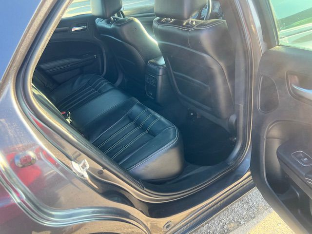 2016 Chrysler 300 Image 10