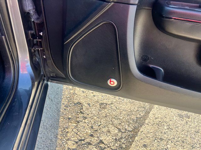 2016 Chrysler 300 Image 12