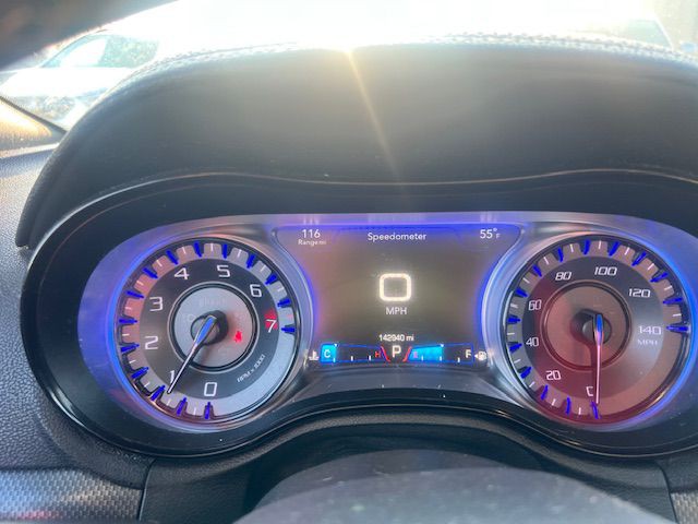 2016 Chrysler 300 Image 13