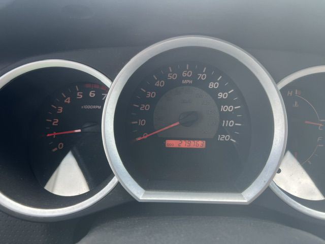 2005 Toyota Tacoma Image 8