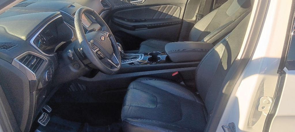 2016 Ford Edge Image 11