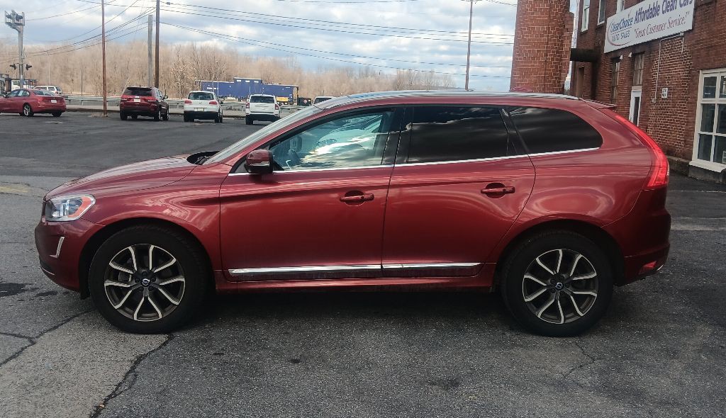 2016 Volvo XC60 Image 2