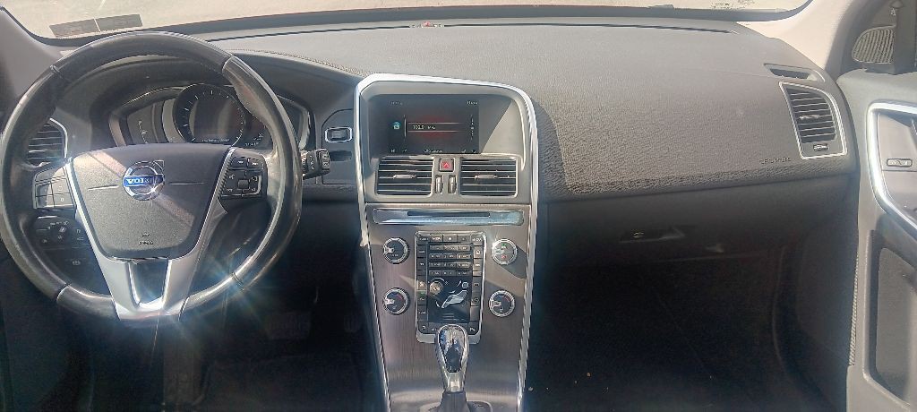 2016 Volvo XC60 Image 9