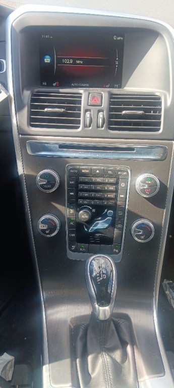 2016 Volvo XC60 Image 11