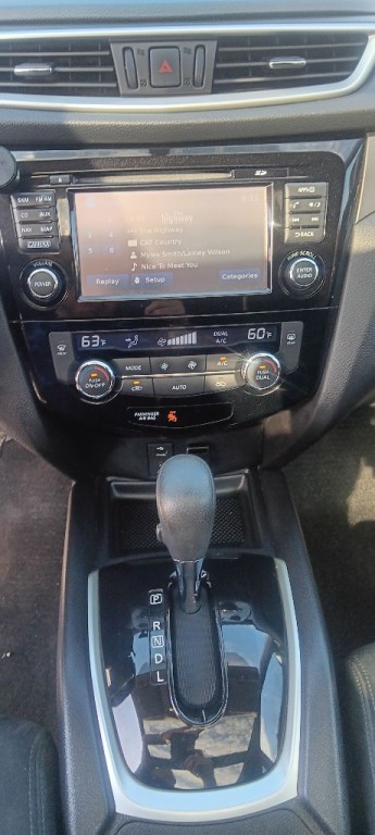 2015 Nissan Rogue Image 18
