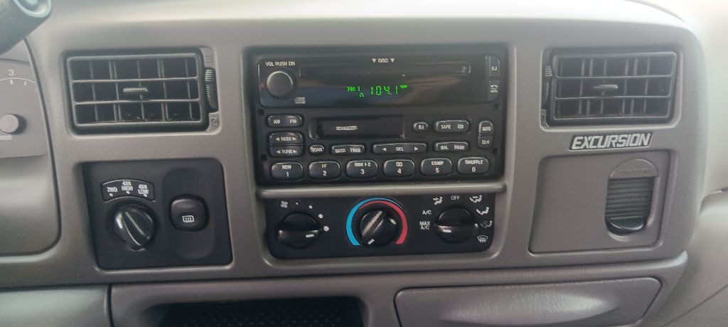 2000 Ford Excursion Image 16