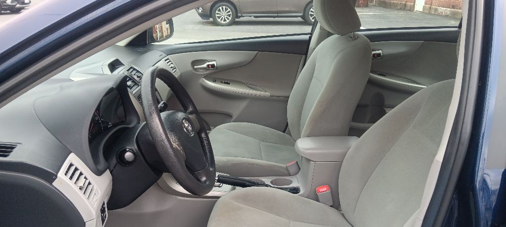 2013 Toyota Corolla Image 11