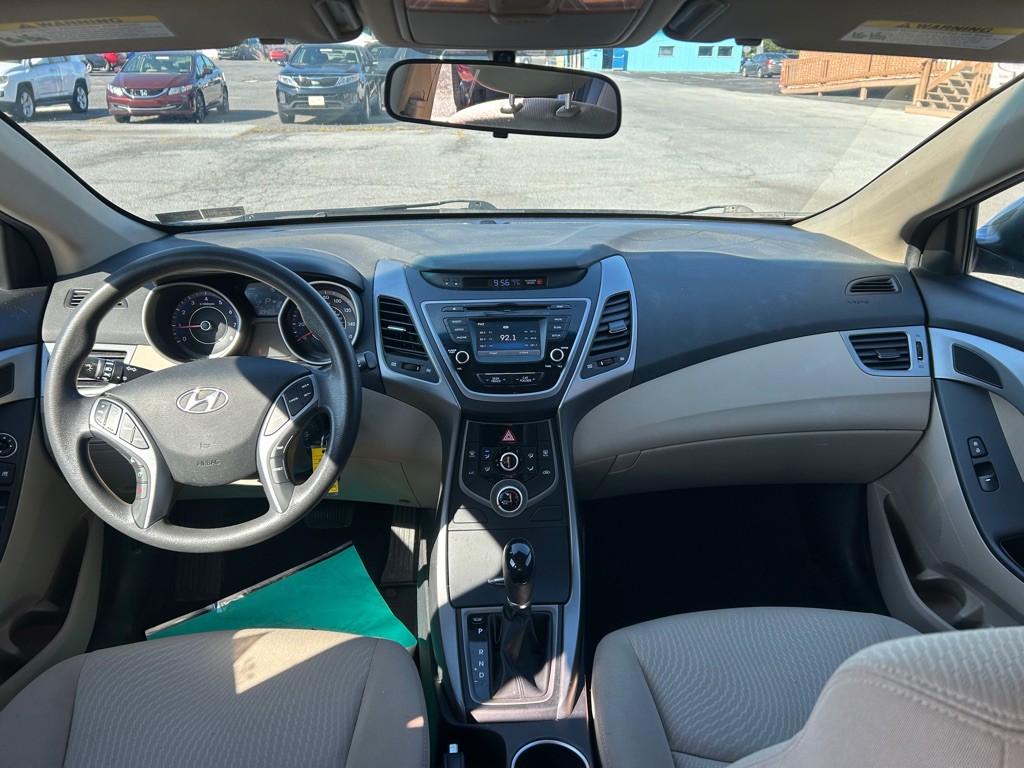 2016 Hyundai Elantra Image 10