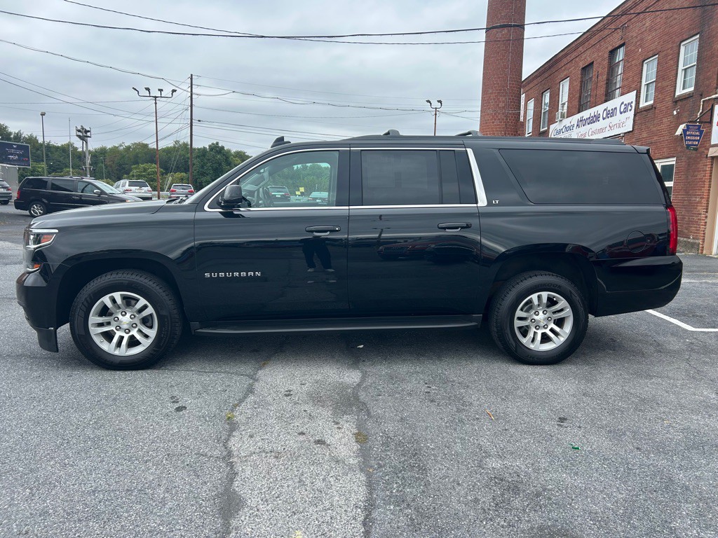 2017 Chevrolet Suburban Image 2