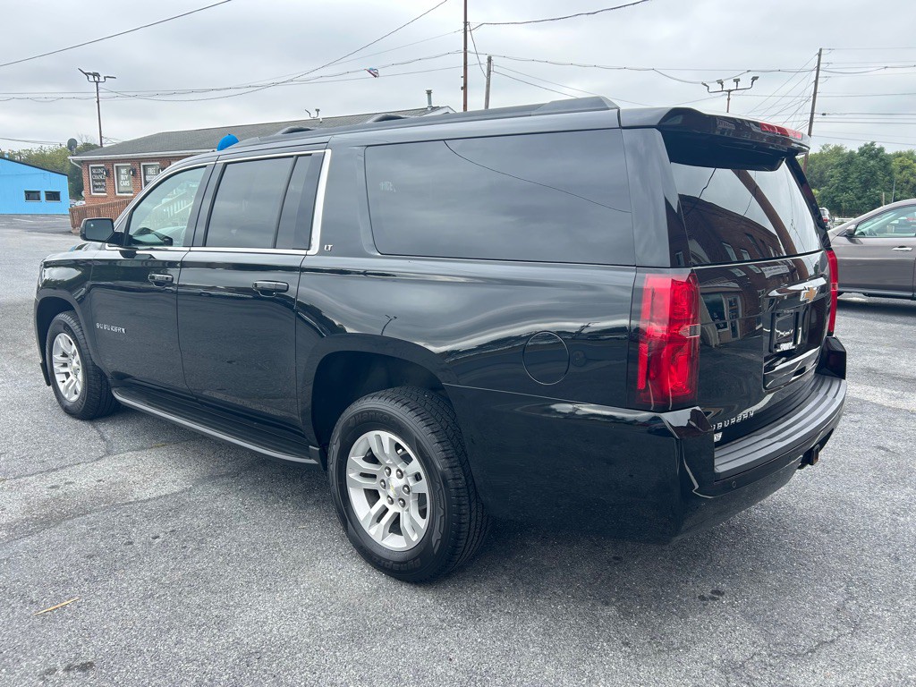 2017 Chevrolet Suburban Image 3