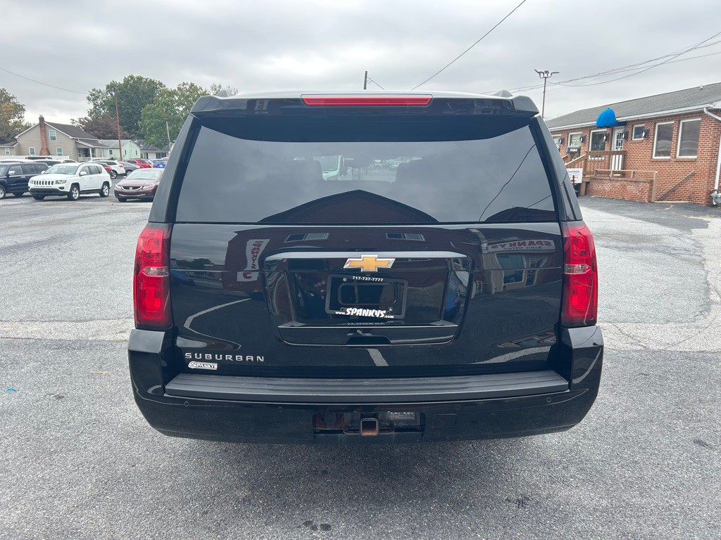 2017 Chevrolet Suburban Image 4