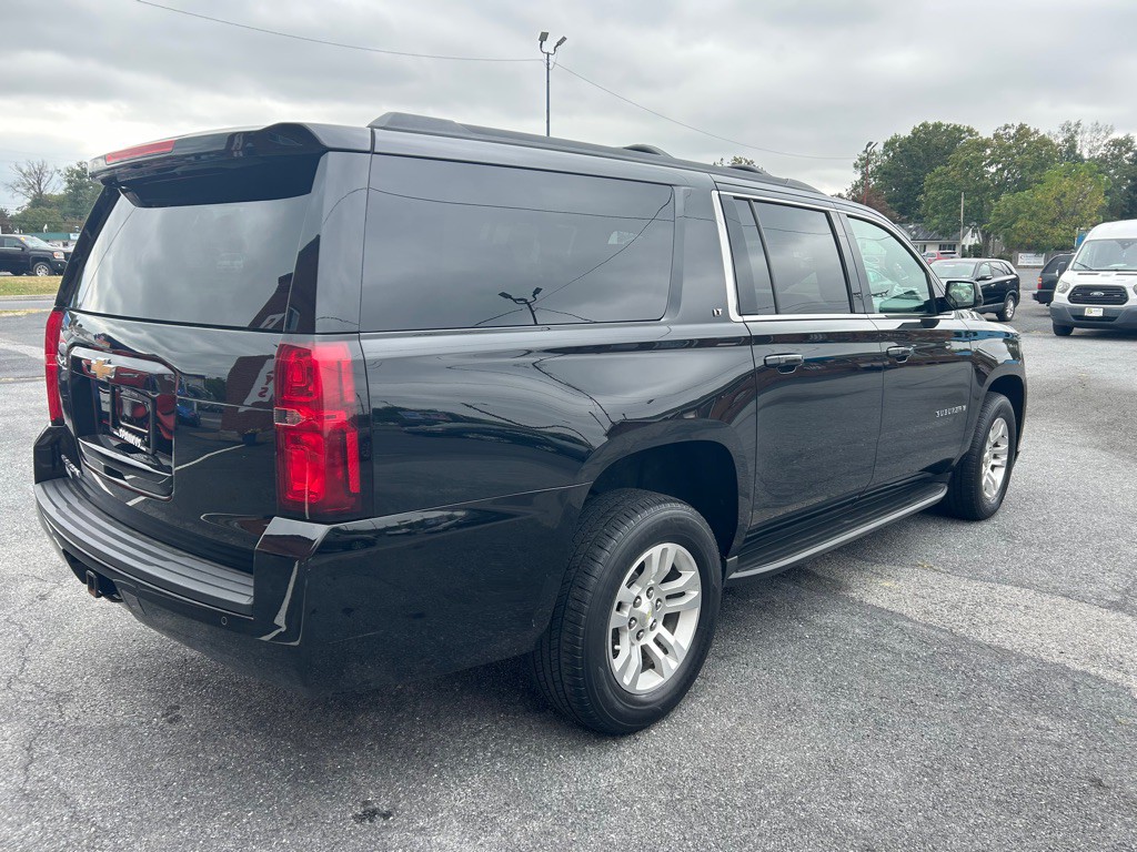 2017 Chevrolet Suburban Image 5