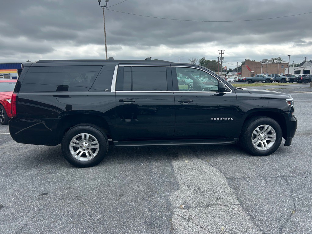 2017 Chevrolet Suburban Image 6