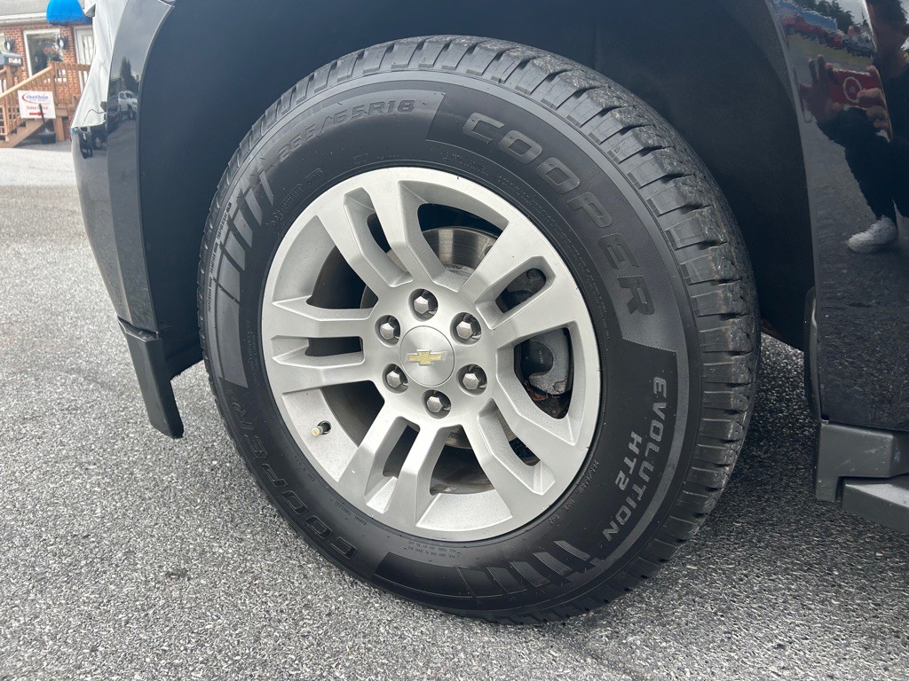 2017 Chevrolet Suburban Image 9