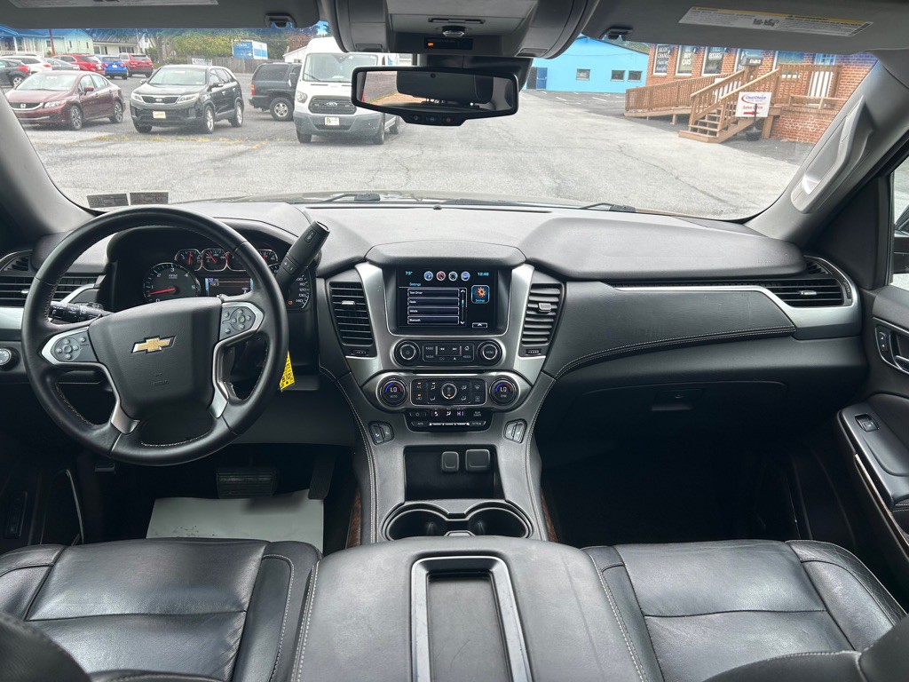 2017 Chevrolet Suburban Image 12