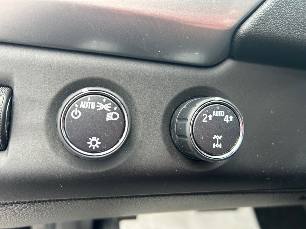 2017 Chevrolet Suburban Image 16