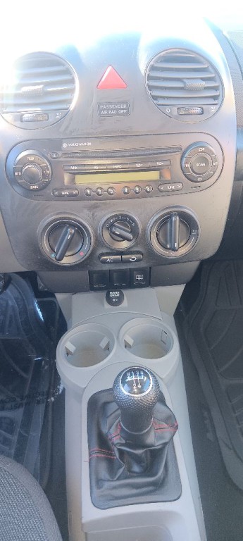 2004 Volkswagen Beetle Image 11