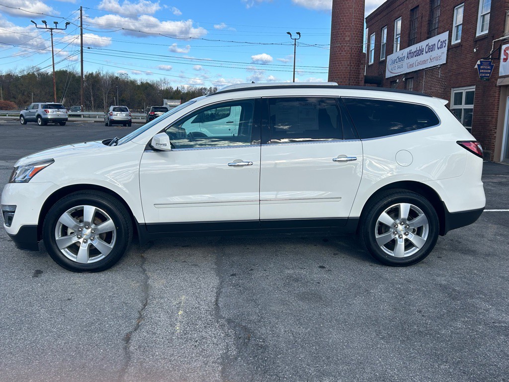 2014 Chevrolet Traverse Image 2