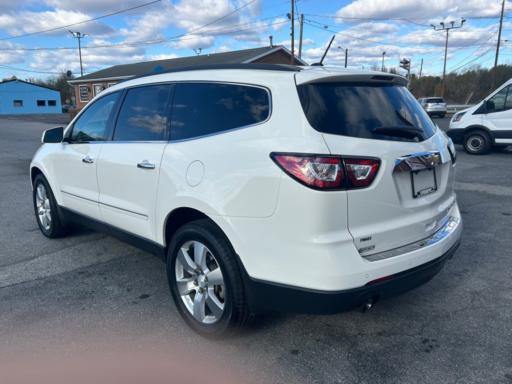 2014 Chevrolet Traverse Image 3
