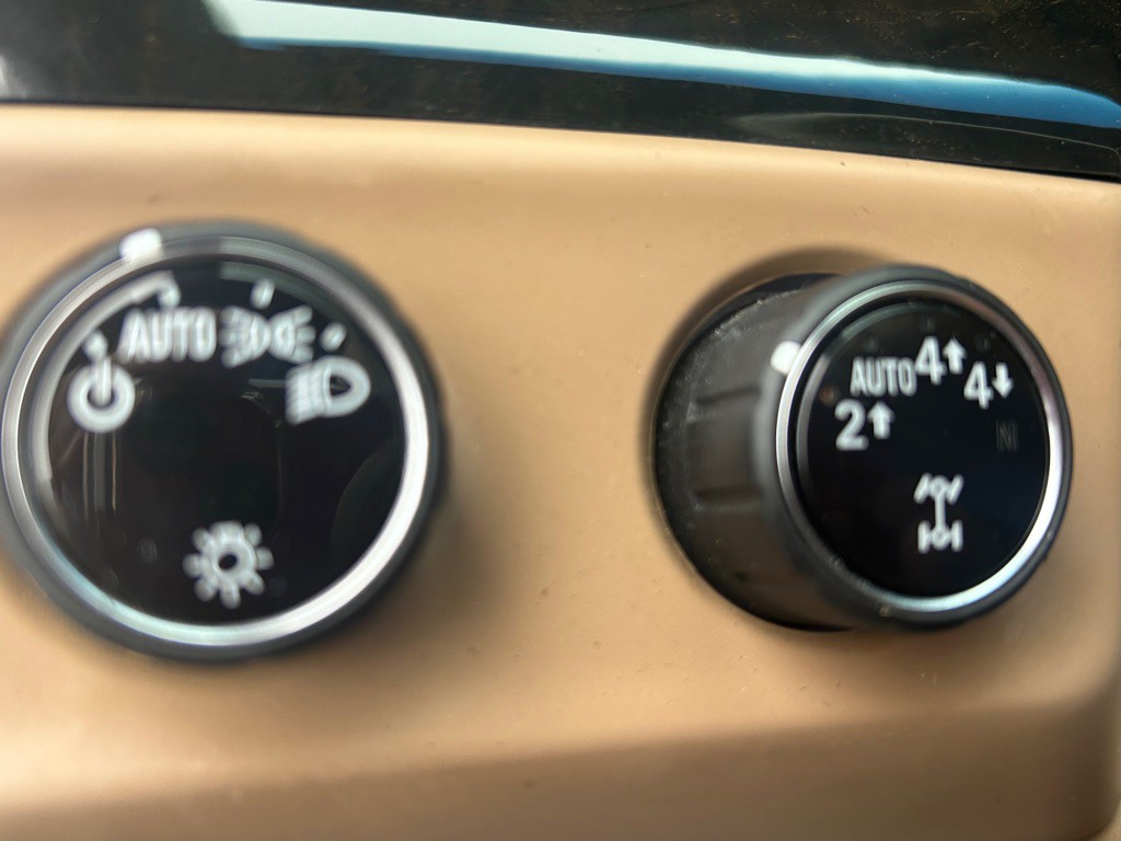 2018 Cadillac Escalade Image 18