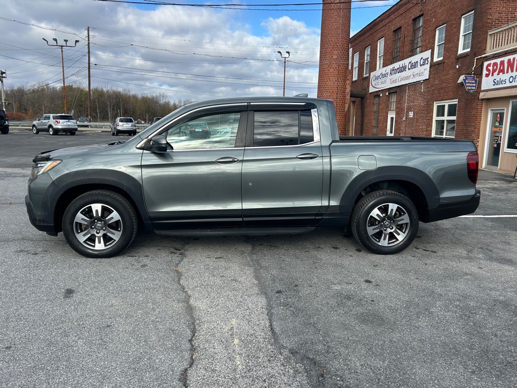 2017 Honda Ridgeline Image 2