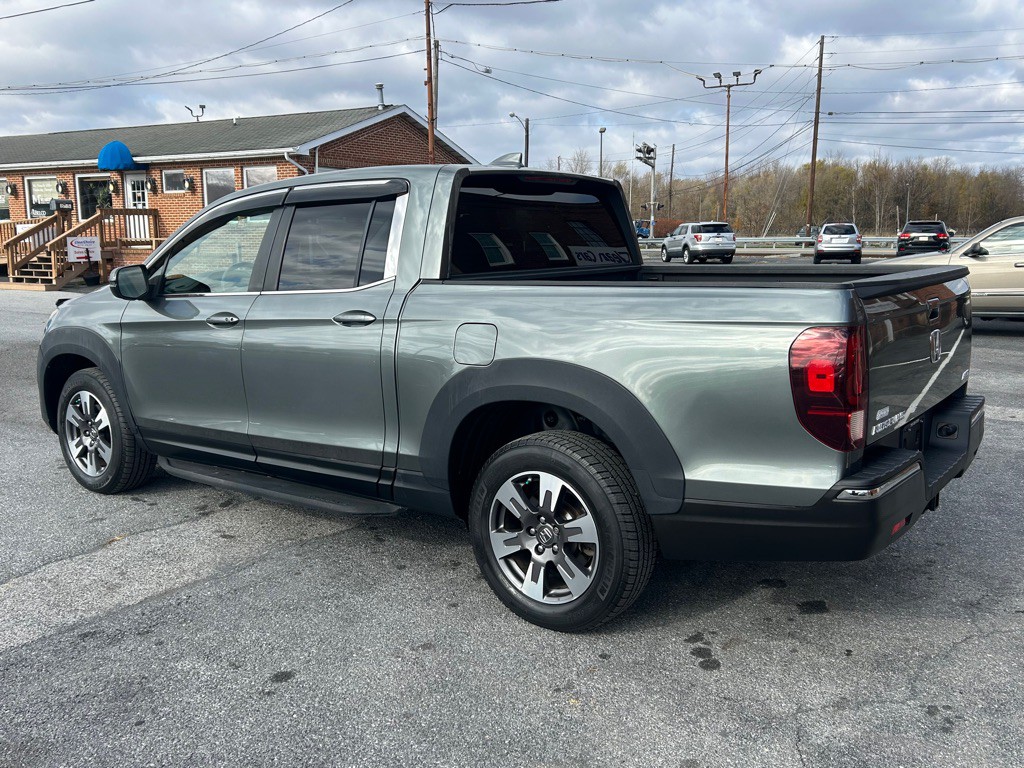 2017 Honda Ridgeline Image 3