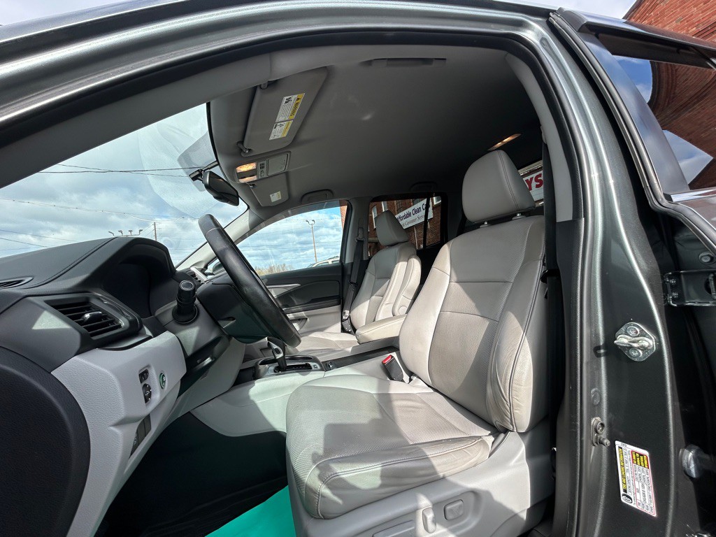 2017 Honda Ridgeline Image 15