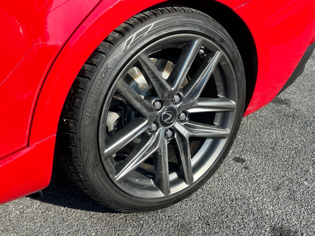 2017 Lexus IS 300 Image 9