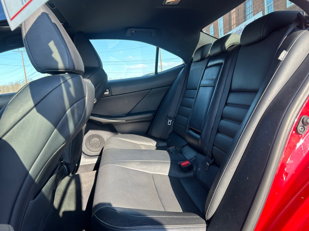 2017 Lexus IS 300 Image 14