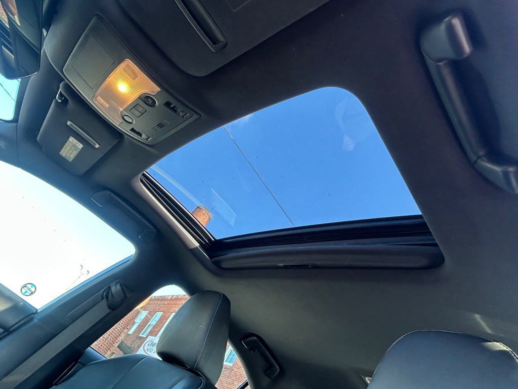 2017 Lexus IS 300 Image 16