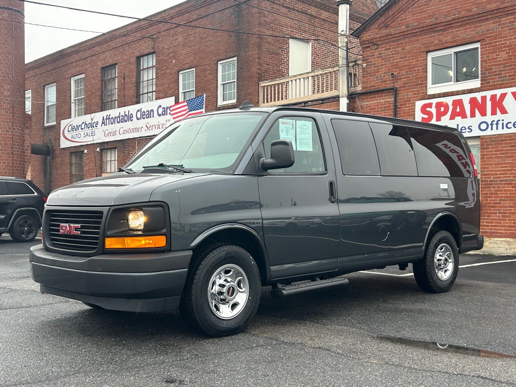 2017 GMC Savana Image 1