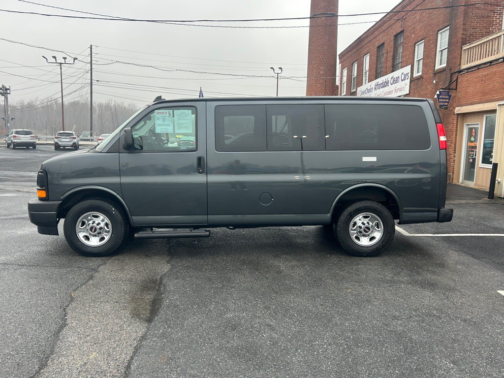 2017 GMC Savana Image 2