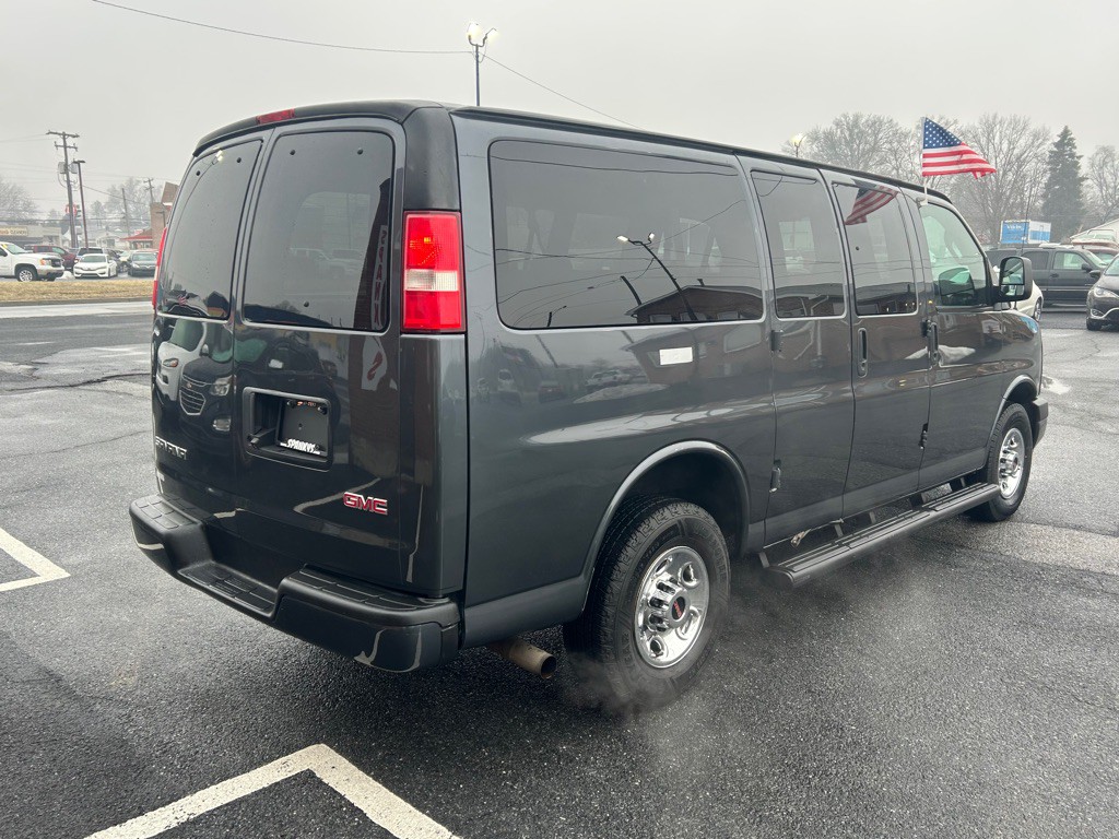 2017 GMC Savana Image 5