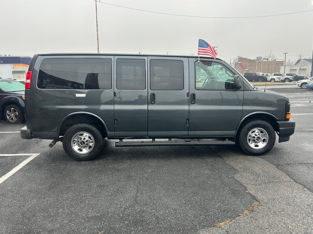 2017 GMC Savana Image 6