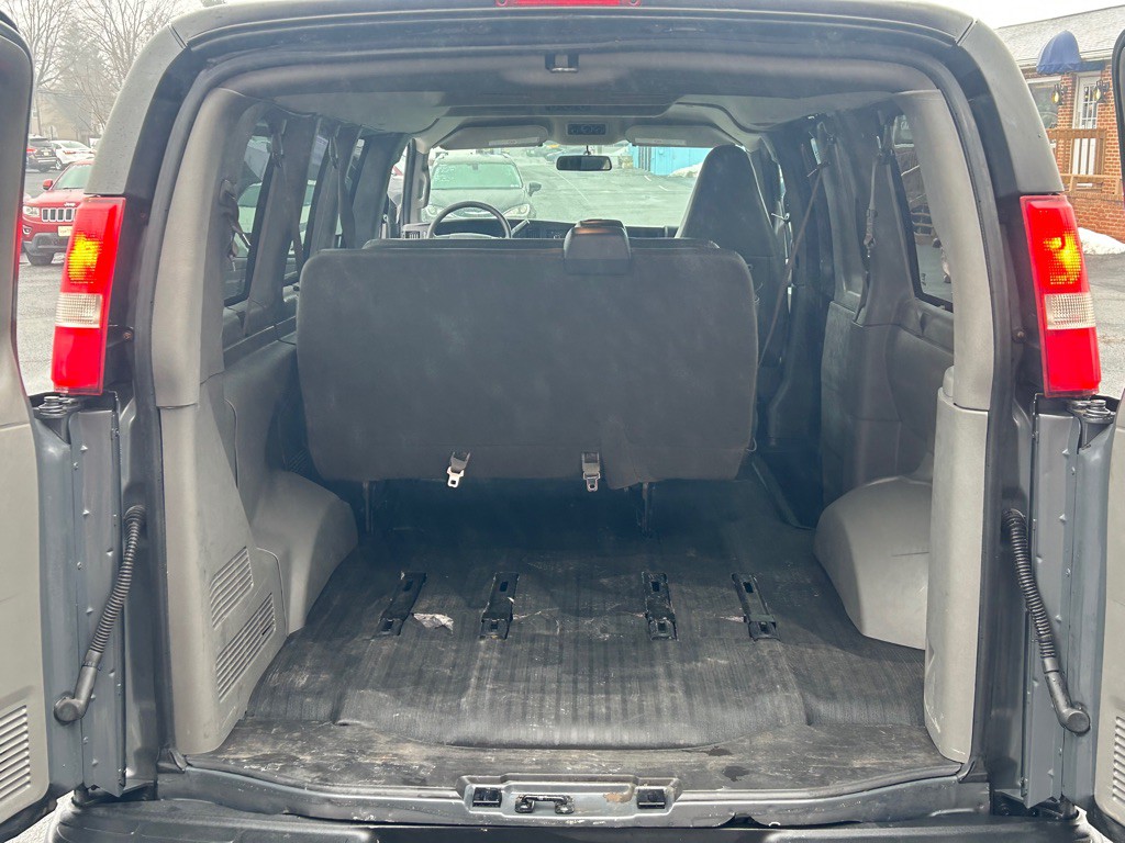 2017 GMC Savana Image 10