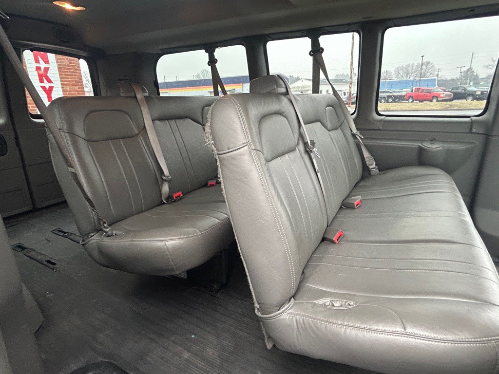 2017 GMC Savana Image 12