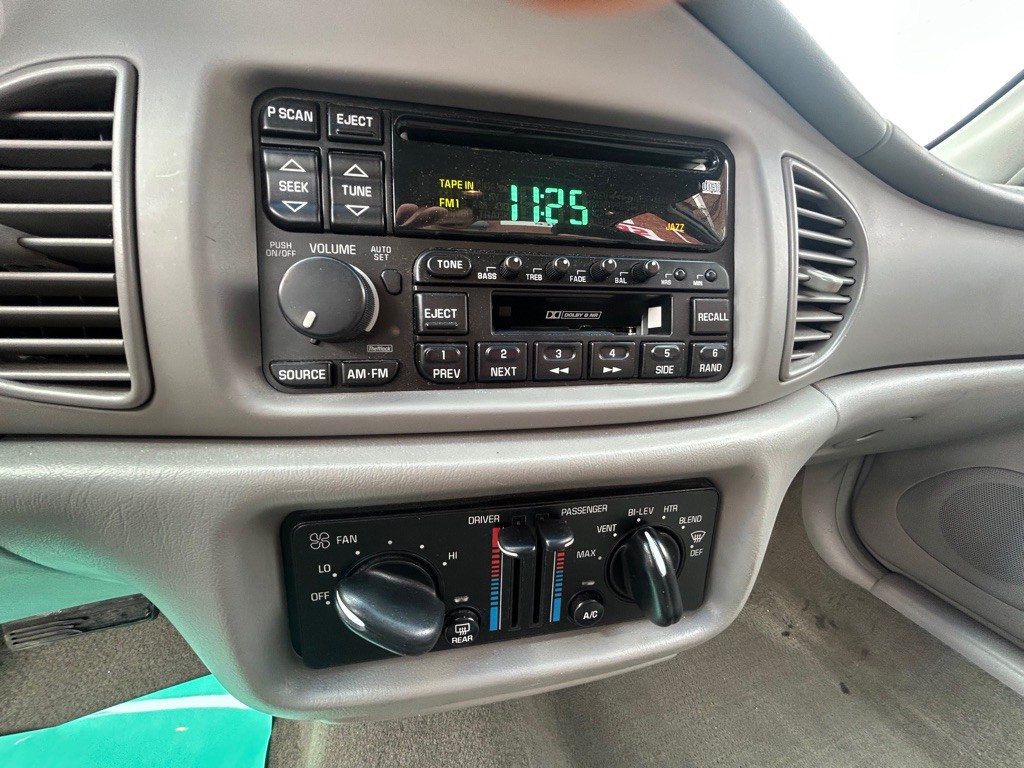 2000 Buick Century Image 9