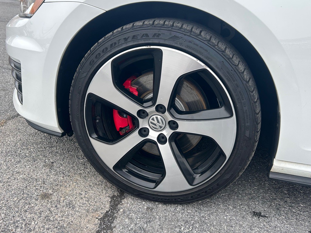 2017 Volkswagen GTI Image 9