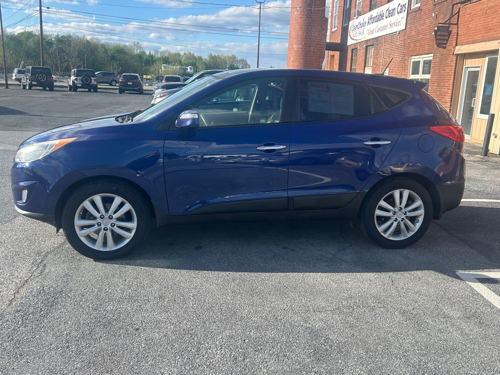 2011 Hyundai Tucson Image 2