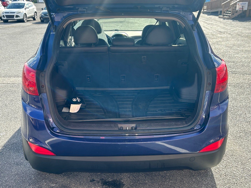 2011 Hyundai Tucson Image 12