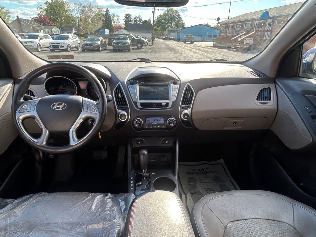 2011 Hyundai Tucson Image 13