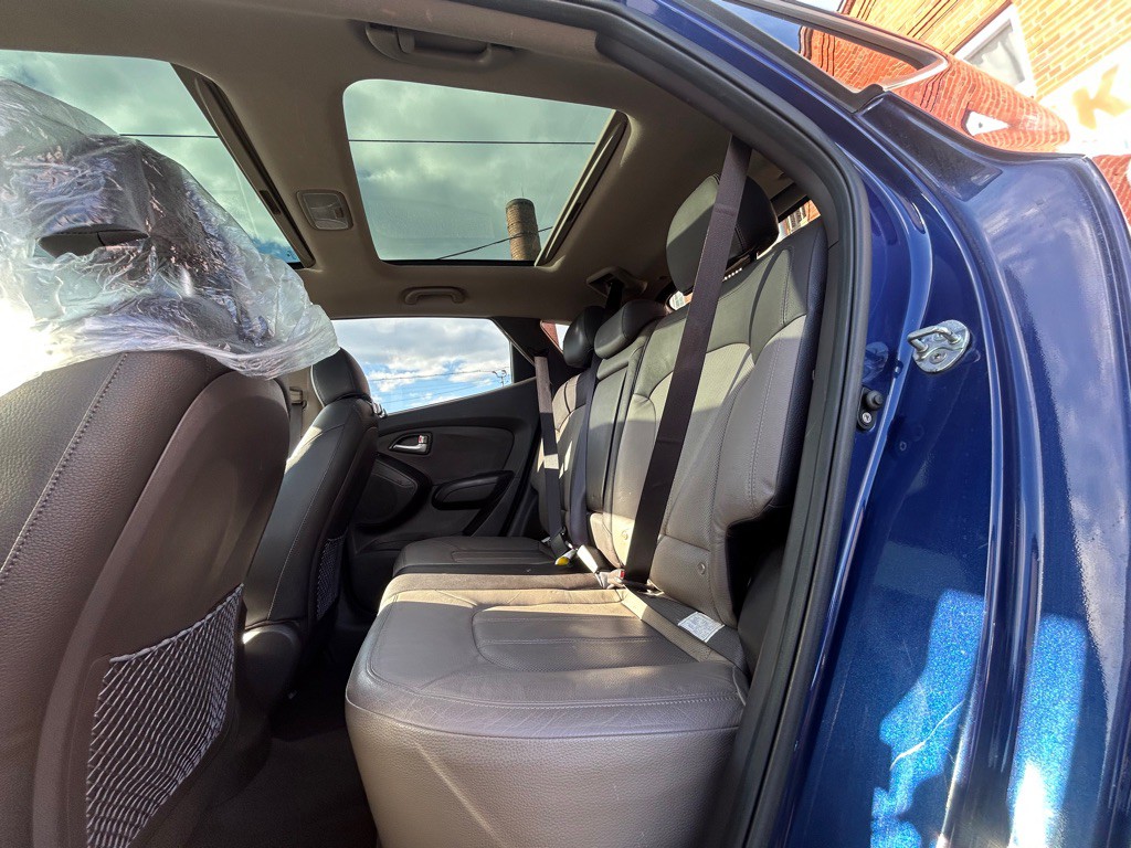 2011 Hyundai Tucson Image 14