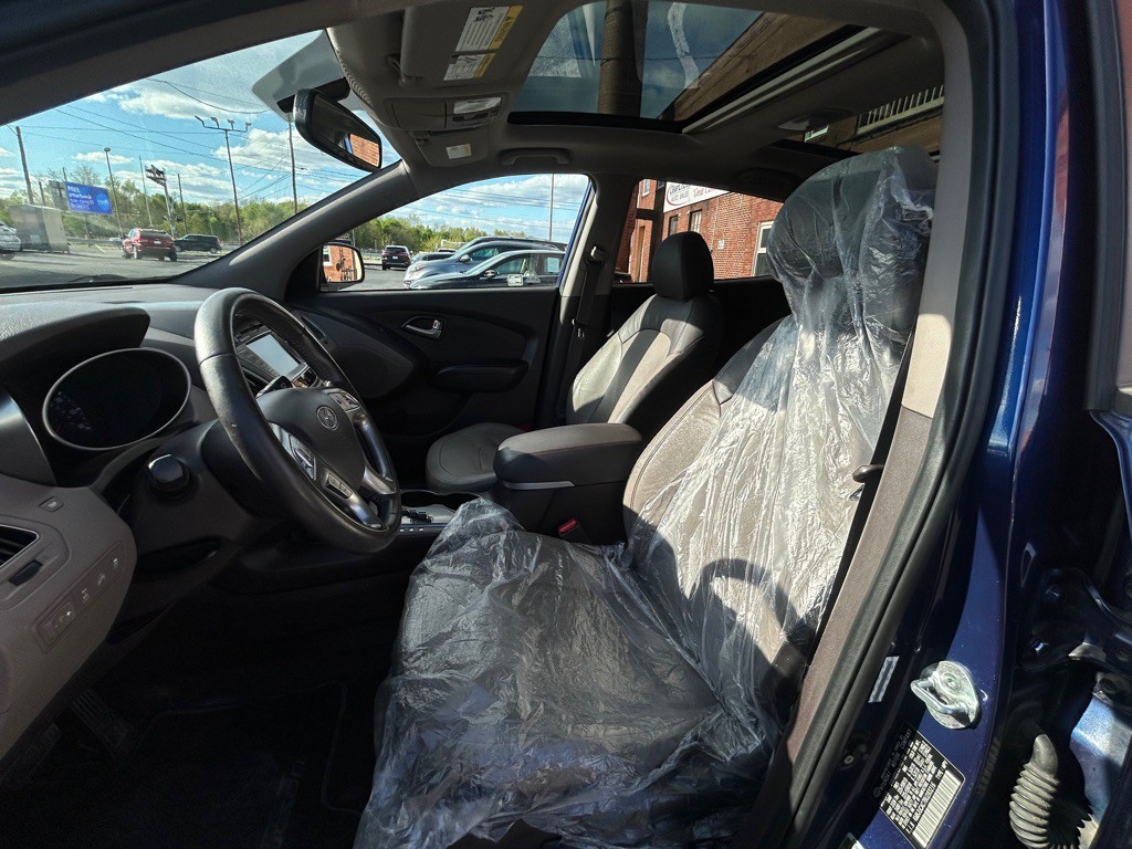 2011 Hyundai Tucson Image 16