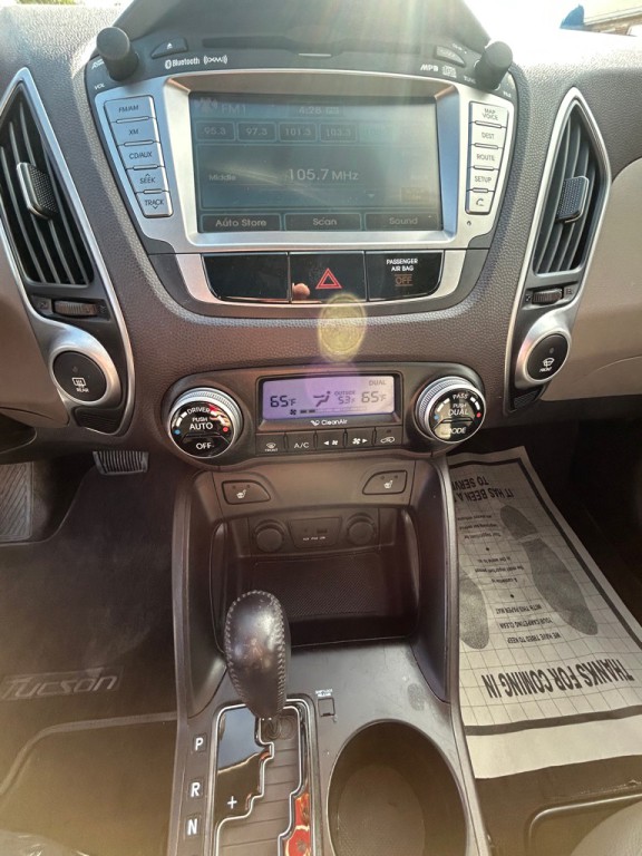 2011 Hyundai Tucson Image 18