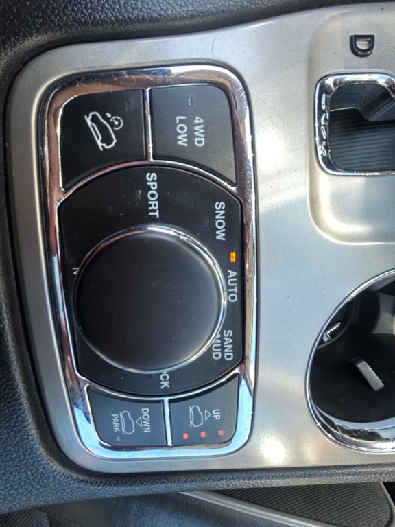 2012 Jeep Grand Cherokee Image 15