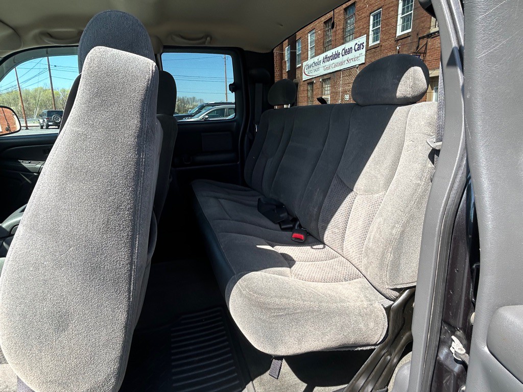 2004 Chevrolet Silverado 1500 Image 12