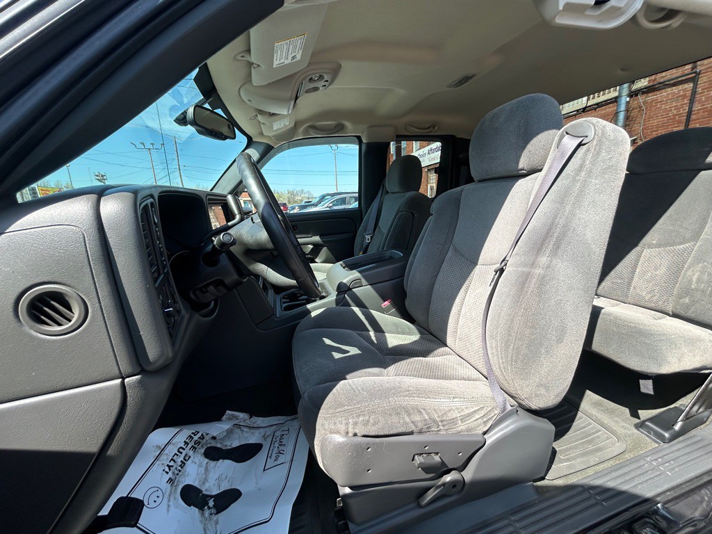 2004 Chevrolet Silverado 1500 Image 13